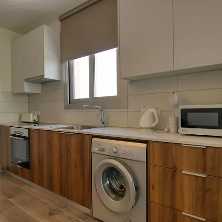 Apartment Phaedrus Living Coral Harmony *